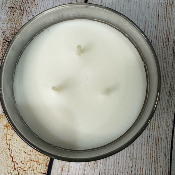 NWT Bath & Body Works Marshmallow Fireside Candle 3 Wick BBW - Picture 5 of 6